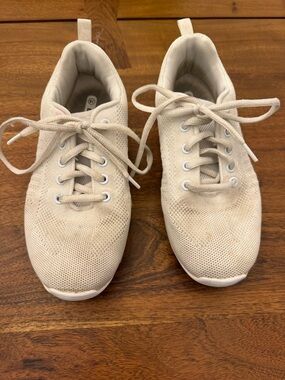 Cheer shoes